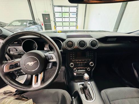 Used 2018 Ford Mustang Coupe image 11
