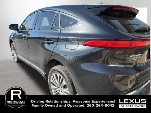 Used 2023 Toyota Venza Limited image 12