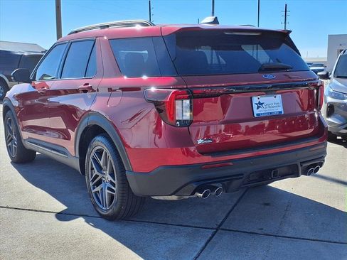 Used 2025 Ford Explorer ST image 4