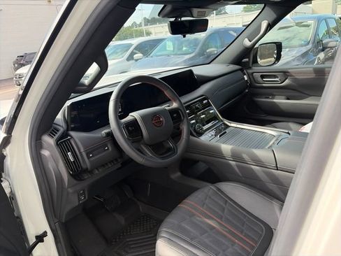 Used 2025 Nissan Armada PRO-4X AWD/4WD image 9