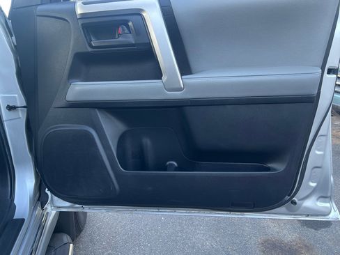 Used 2013 Toyota 4Runner SR5 w/ Convenience Pkg image 12