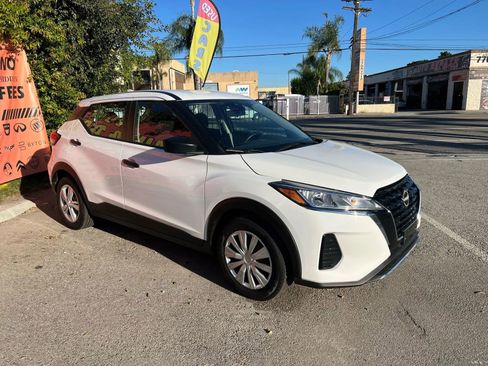 Used 2023 Nissan Kicks S image 3