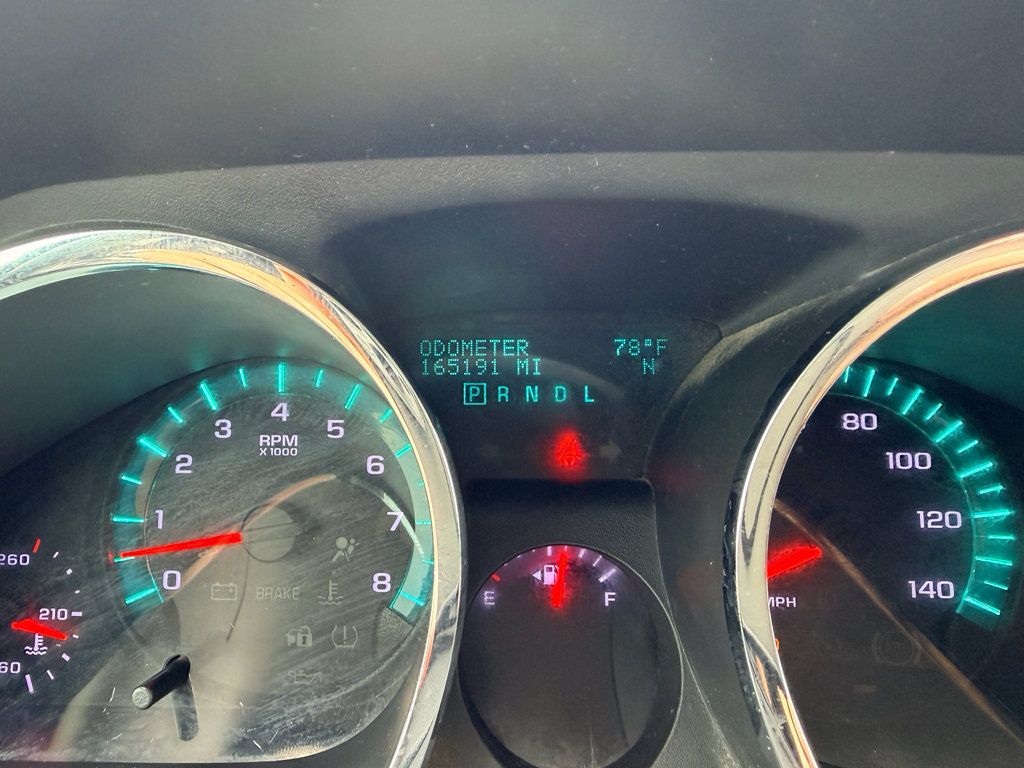 Used 2011 Chevrolet Traverse LT FWD image 25