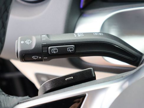 Used 2025 Mercedes-Benz GLB 250 4MATIC image 37