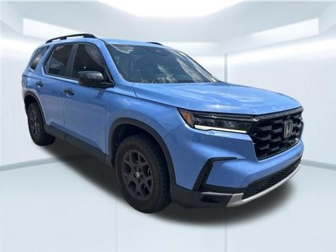 Used 2024 Honda Pilot TrailSport image 3