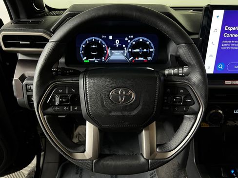 Used 2025 Toyota 4Runner TRD Off-Road Premium AWD/4WD image 16