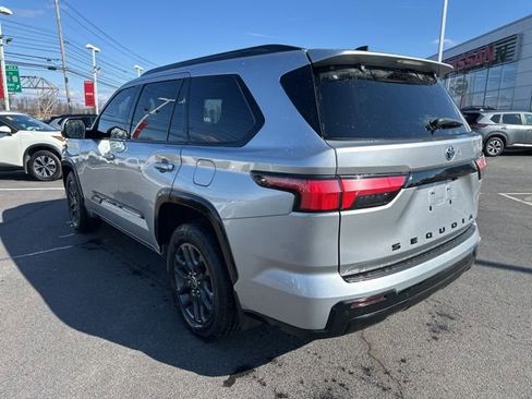 Used 2023 Toyota Sequoia Platinum image 5