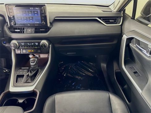 Used 2021 Toyota RAV4 Limited image 39