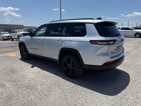 Used 2023 Jeep Grand Cherokee L Laredo AWD/4WD image 4