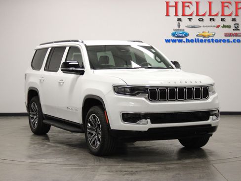 Used 2025 Jeep Wagoneer Series II AWD/4WD image 1