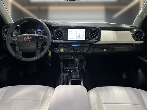 Used 2021 Toyota Tacoma SR5 RWD image 17