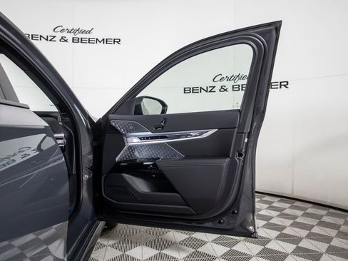 Used 2025 BMW 760i xDrive w/ Executive Package AWD/4WD image 17