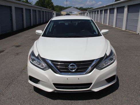 Used 2017 Nissan Altima 2.5 S w/ Power Driver Seat Package FWD image 3
