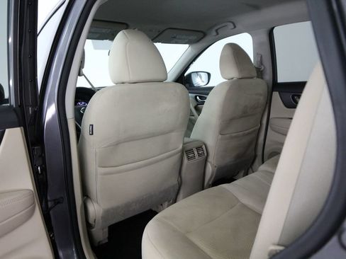 Used 2016 Nissan Rogue S w/ Appearance Package FWD image 31