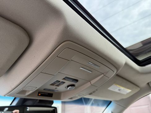 Used 2019 GMC Yukon XL SLT w/ Premium Edition AWD/4WD image 14