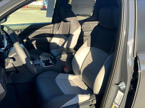 New 2025 Toyota Tacoma TRD Off-Road image 11