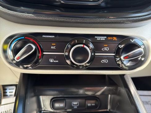 Used 2021 Kia Soul LX FWD image 28