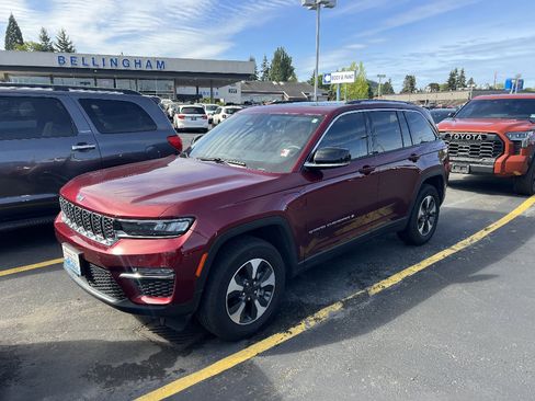 Used 2023 Jeep Grand Cherokee 4WD 4xe image 1