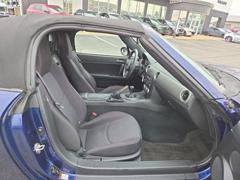 Used 2011 MAZDA MX-5 Miata Sport RWD image 13