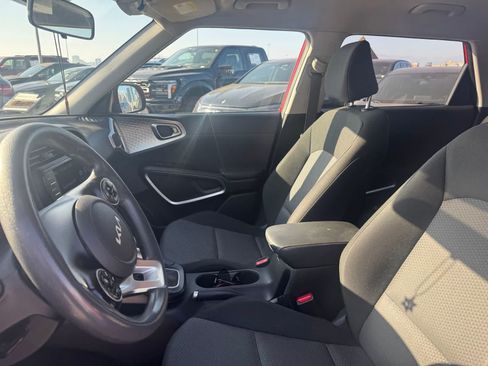 Used 2022 Kia Soul LX FWD image 6