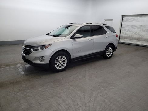 Used 2018 Chevrolet Equinox LT w/ Sun & Infotainment Package AWD/4WD image 2
