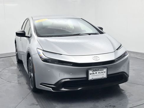 Used 2025 Toyota Prius LE image 2