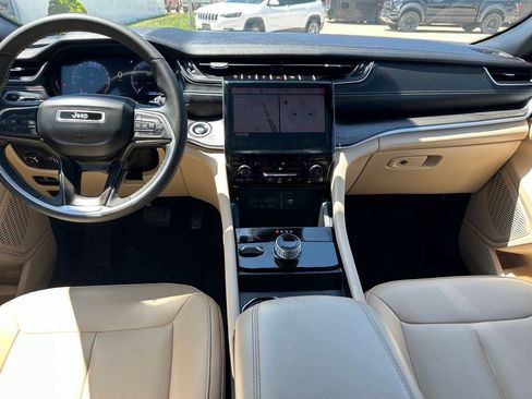 Used 2024 Jeep Grand Cherokee Limited image 11