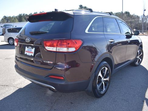 Used 2016 Kia Sorento EX image 9