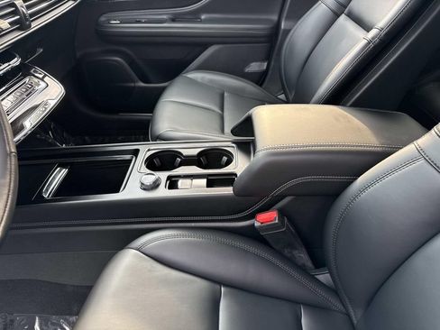 Used 2024 Lincoln Corsair AWD image 16
