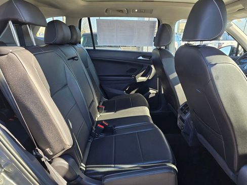 Used 2021 Volkswagen Tiguan SE FWD image 12