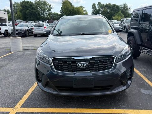 Used 2019 Kia Sorento FWD w/ LX Convenience Package image 2