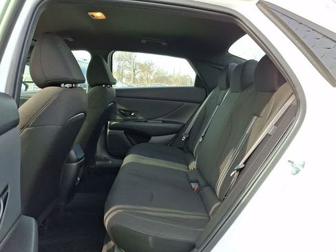 Certified 2025 Hyundai Elantra Sport FWD image 9