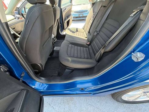 Used 2018 Ford Fusion SE w/ Fusion SE Technology Package FWD image 4
