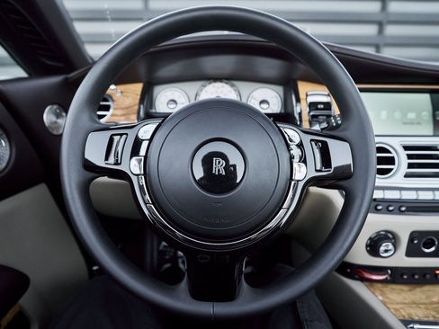 Used 2017 Rolls-Royce Dawn image 49