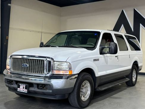 Used 2002 Ford Excursion XLT RWD image 1