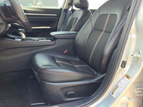 Used 2024 Nissan Altima 2.5 SR FWD image 19