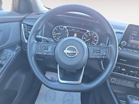 Used 2023 Nissan Rogue SV FWD image 12