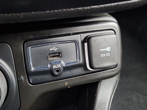 Used 2023 Jeep Renegade Trailhawk image 24