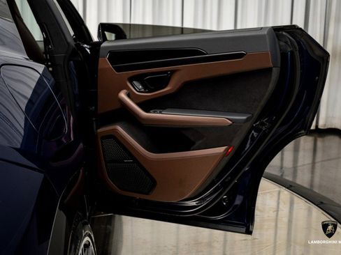 Used 2025 Lamborghini Urus SE image 50