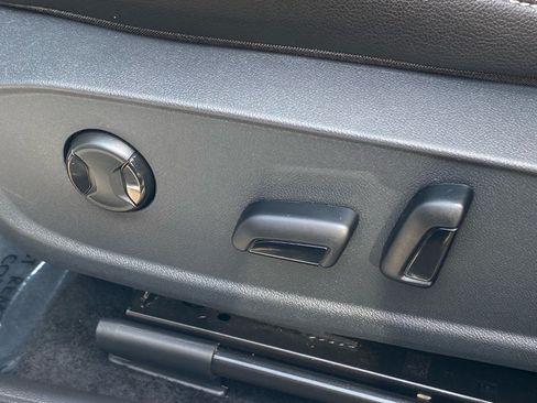 Certified 2025 Volkswagen Jetta SE w/ Sunroof Package FWD image 13
