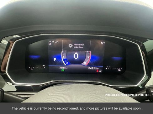 Used 2024 Volkswagen Jetta SE w/ Panoramic Sunroof Package image 16