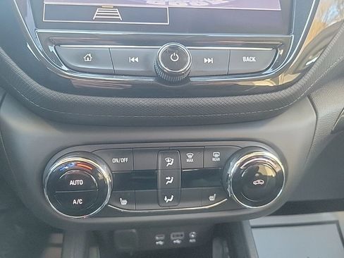 Used 2023 Chevrolet TrailBlazer LT w/ Convenience Package image 14