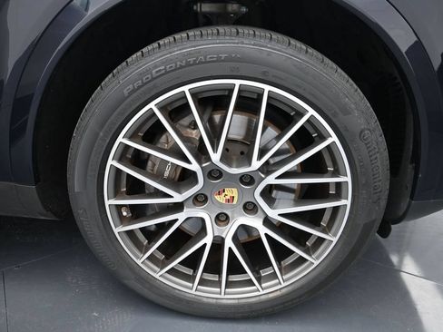 Certified 2023 Porsche Cayenne AWD/4WD image 16