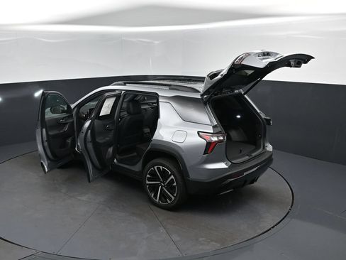 New 2026 Chevrolet Equinox RS w/ Convenience Package III FWD image 2