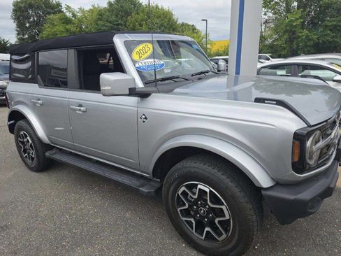 Used 2023 Ford Bronco Outer Banks AWD/4WD image 2