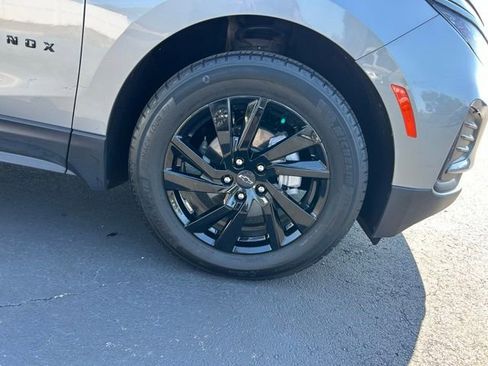 Used 2023 Chevrolet Equinox LS w/ LS Convenience Package image 8