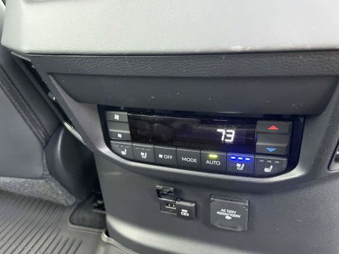 Used 2024 Toyota Sequoia Platinum AWD/4WD image 25