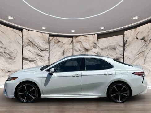 Used 2019 Toyota Camry XSE FWD image 5