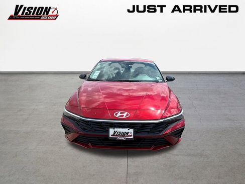 Used 2025 Hyundai Elantra Sport FWD image 2