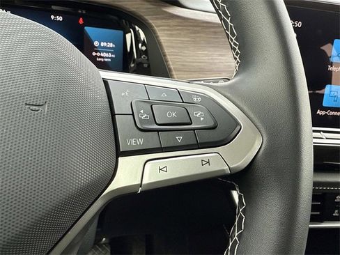 Certified 2025 Volkswagen Atlas SEL image 25